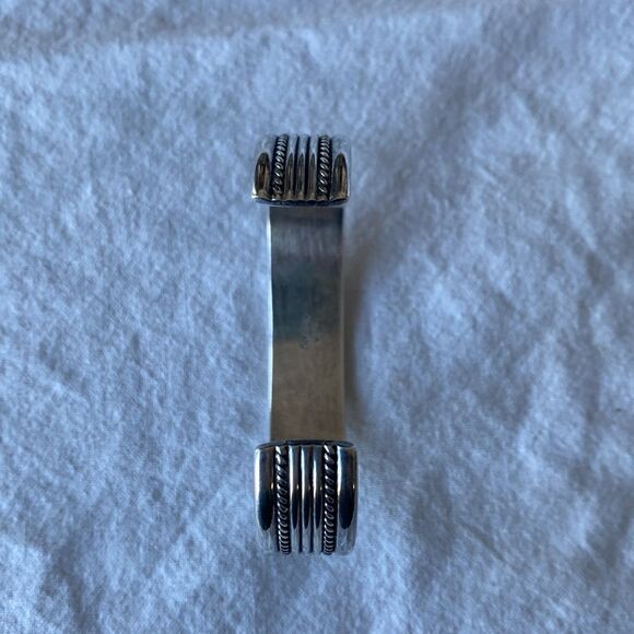 Vintage Navajo sterling silver bracelet by Gahe - Picture 5 of 7